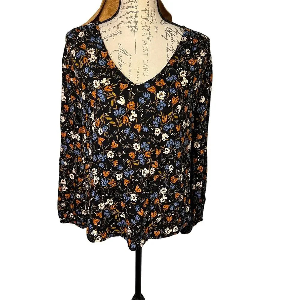 A.N.A. Size XL gauzy V-neck elastic cuff gathered‎ back floral tunic top. ￼